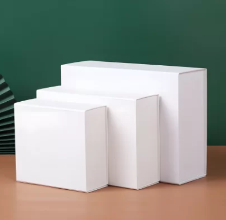 Foldable White Magnetic Gift Box